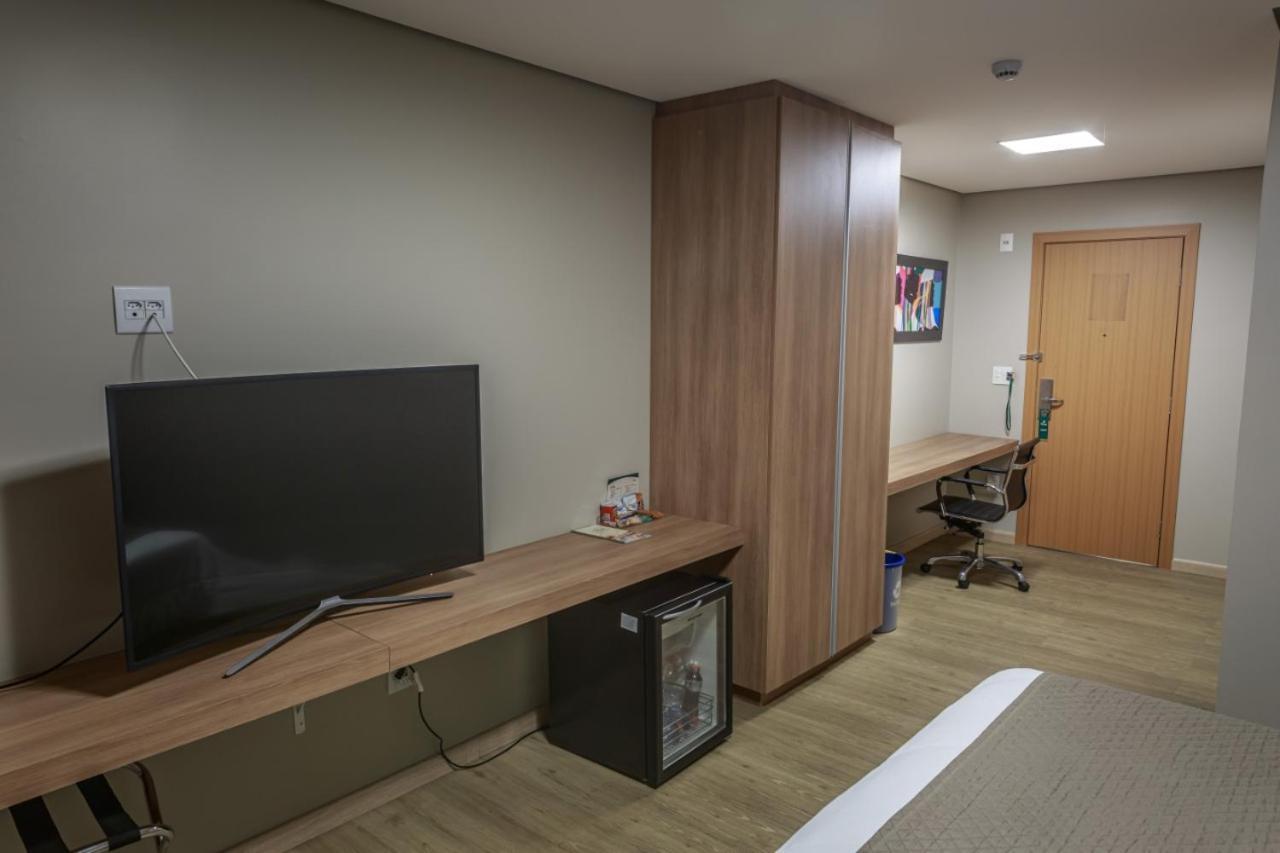 Dubai Suites มอนเตสกลารอส ภายนอก รูปภาพ